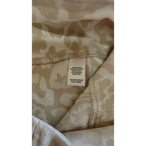 Versona Modern Pull On Pants Size 6 White Tan Cheetah Print Stretch Comfort - Picture 7 of 8